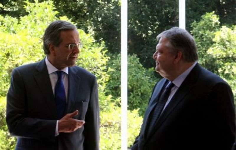 Μερική υποχώρηση υπό την πίεση των δανειστών
