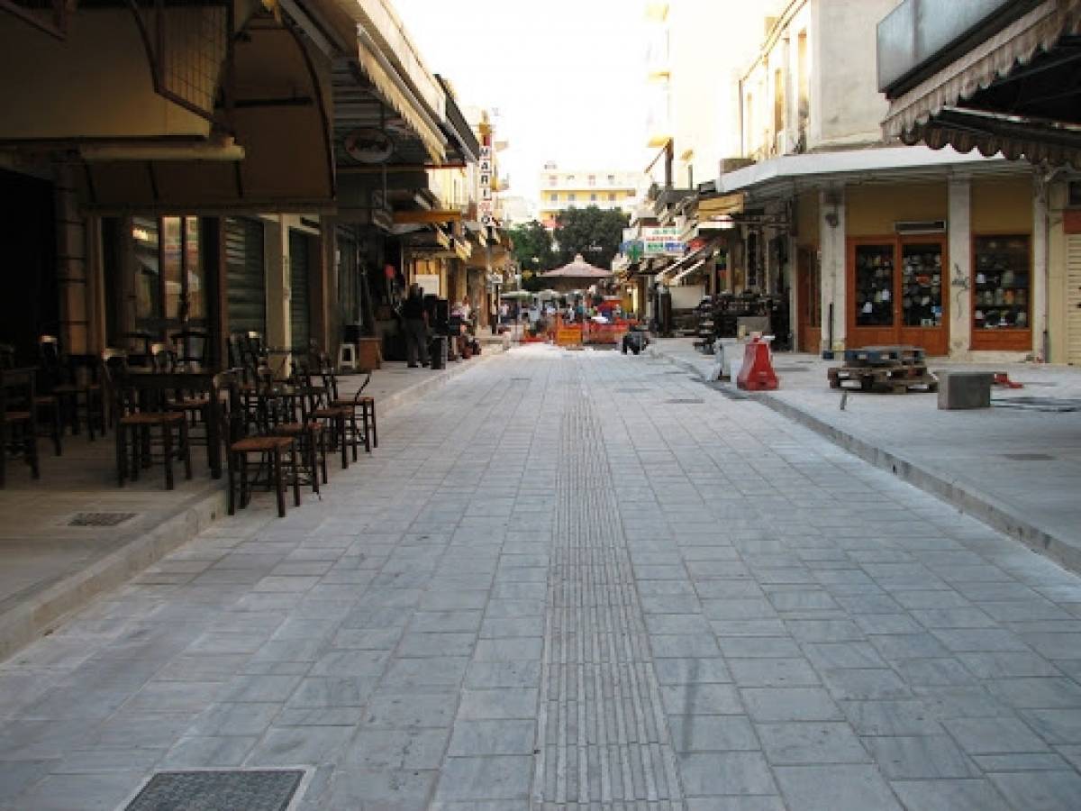 Έμποροι: Να καθοριστούν τα όρια της «παραδοσιακής αγοράς της Πλάκας»