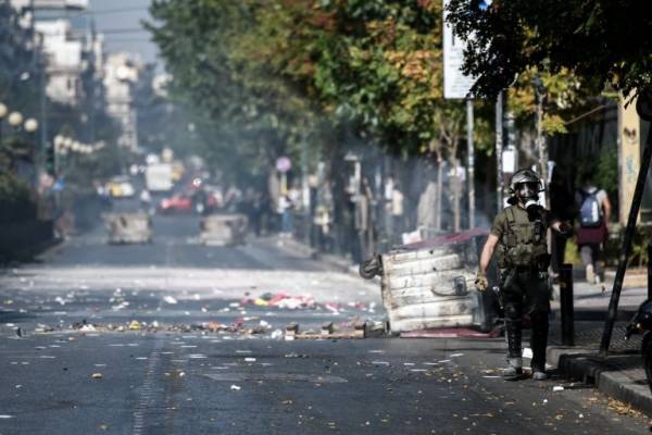 Πεδίο μάχης έξω από την ΑΣΟΕΕ- Κλειστή η Πατησίων