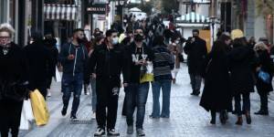 Η επίδραση της πανδημίας στην Ελλάδα σε ένα διαφωτιστικό γράφημα