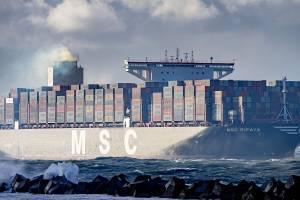 Η MSC ναυλώνει 11 containerships με καύσιμο LNG