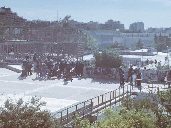 Επεισόδια στο Πολυτεχνείο: Δύο τραυματίες αστυνομικοί και 25 προσαγωγές