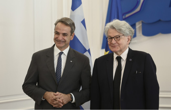 Μητσοτάκης-Μπρετόν: Συνάντηση με επίκεντρο την κοινή ευρωπαϊκή αμυντική στρατηγική
