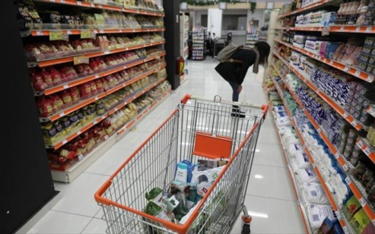 Δέσμευση σούπερ μάρκετ για μείωση των τιμών στο ράφι