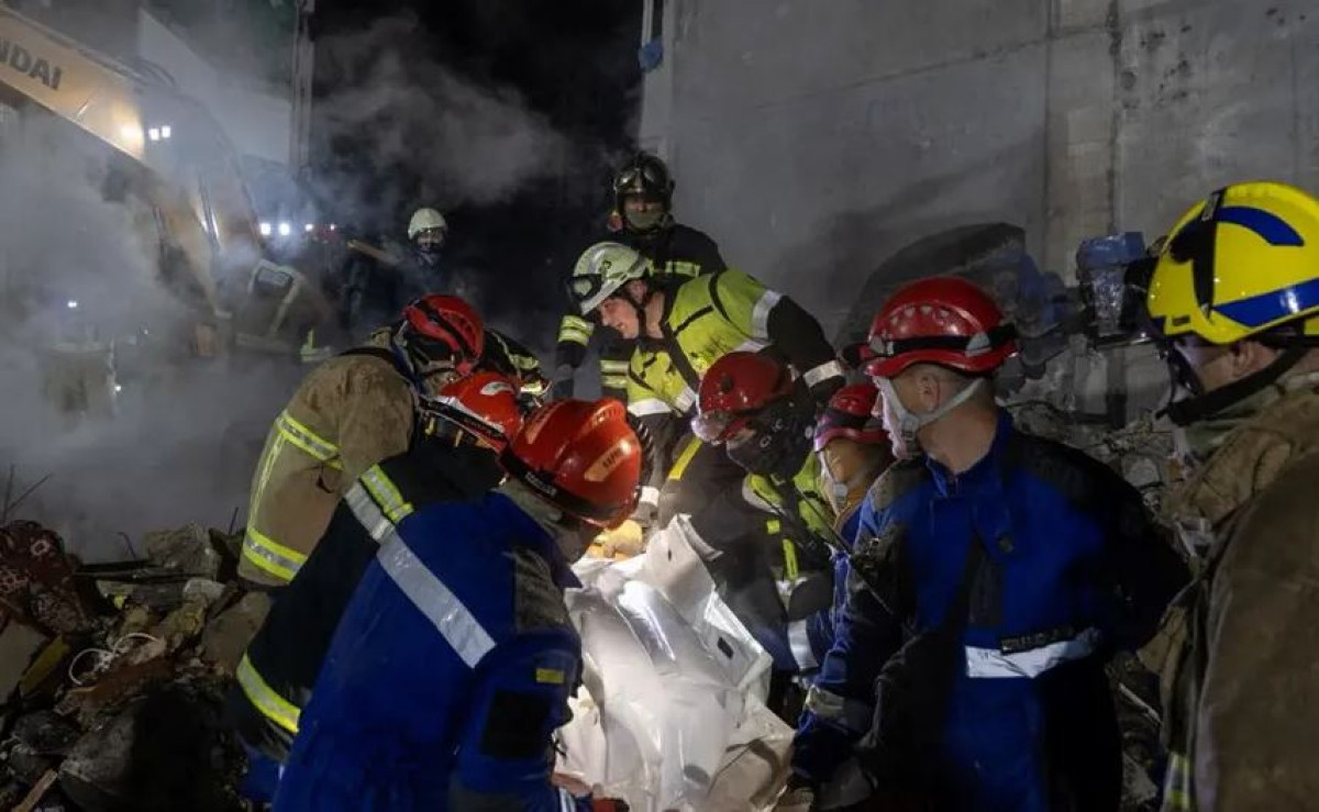 Νέο σφυροκόπημα στο Κίεβο: Στους 21 οι νεκροί από τις ρωσικές επιθέσεις