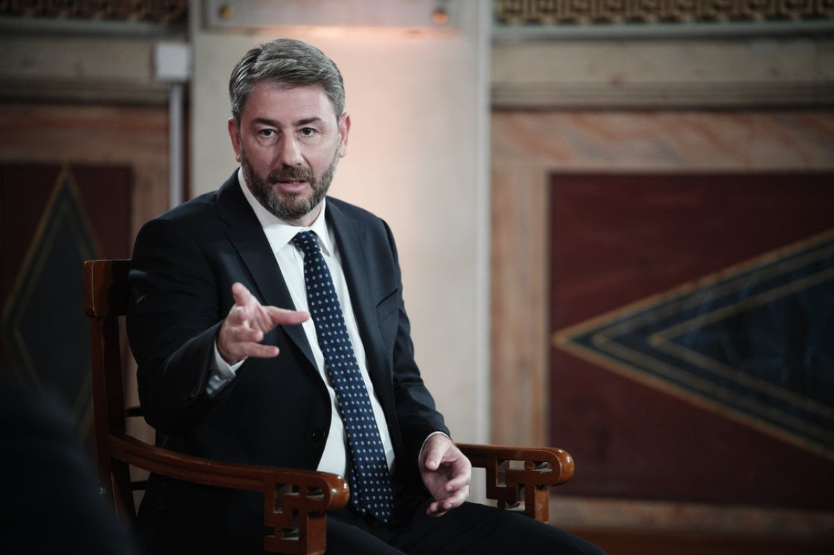 Ανδρουλάκης: Μπίζνα για τους εργολάβους η πρόταση Μητσοτάκη για το στεγαστικό