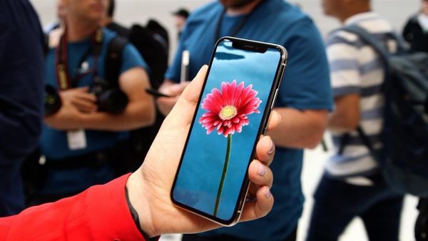 Samsung: Κρυφή “ευχή” να πωληθεί μεγάλος αριθμός iPhone X