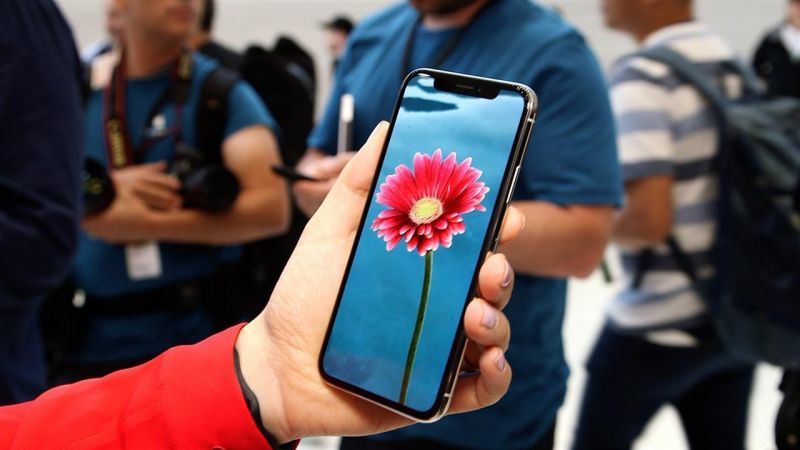 Samsung: Κρυφή “ευχή” να πωληθεί μεγάλος αριθμός iPhone X
