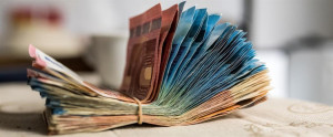 Βαριά πρόστιμα για πληρωμές με μετρητά άνω των 500 ευρώ