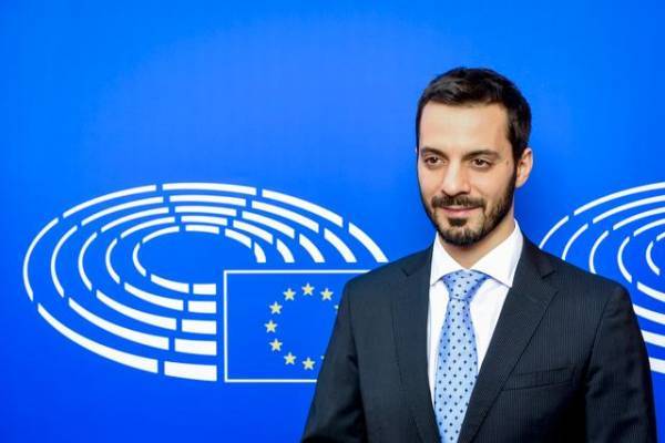 Ευρωβουλευτής ζητά την παραίτηση της Επιτρόπου Υγείας Στέλλας Κυριακίδη