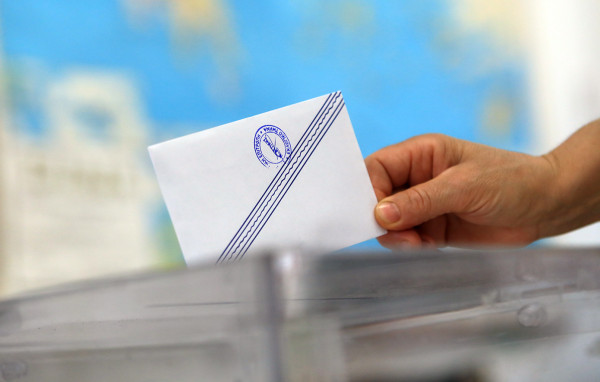 Δημοσκόπηση Interview: Σταθερό προβάδισμα ΝΔ – Δεν είναι έτοιμη για τον πολιτικό στίβο η Καρυστιανού