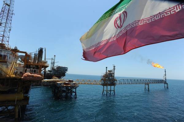 Ιράν: Συνεχίζει απτόητο να πουλά πετρέλαιο παρά τις αμερικανικές κυρώσεις