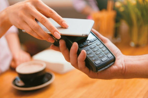 Παραπλάνηση για τις επιχειρήσεις με τα POS και τις προμήθειες