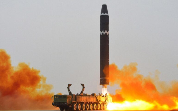 Βόρεια Κορέα: Εκτόξευσε άλλους δύο βαλλιστικούς πυραύλους