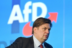 Έρευνες στο γραφείο Γερμανού ακροδεξιού ευρωβουλευτή για κατασκοπεία