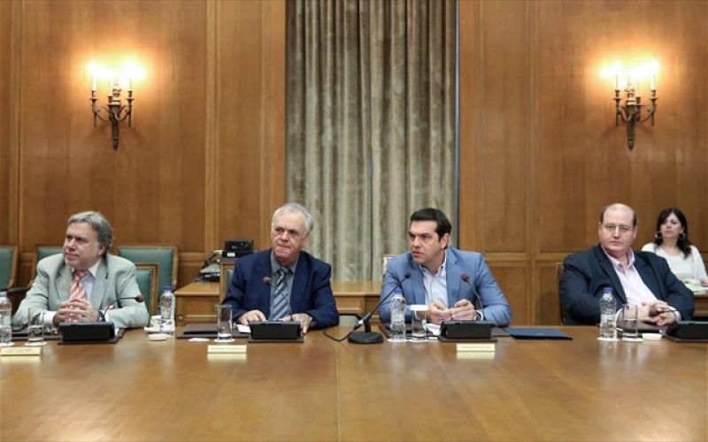 Τσίπρας: Στροφή στην κοινωνία στη σκιά της βαριάς φορολογίας