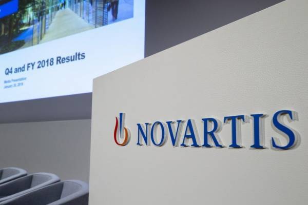 Novartis: Δεσμεύεται να δωρίσει 130 εκατομμύρια δόσεις υδροξυχλωροκίνης