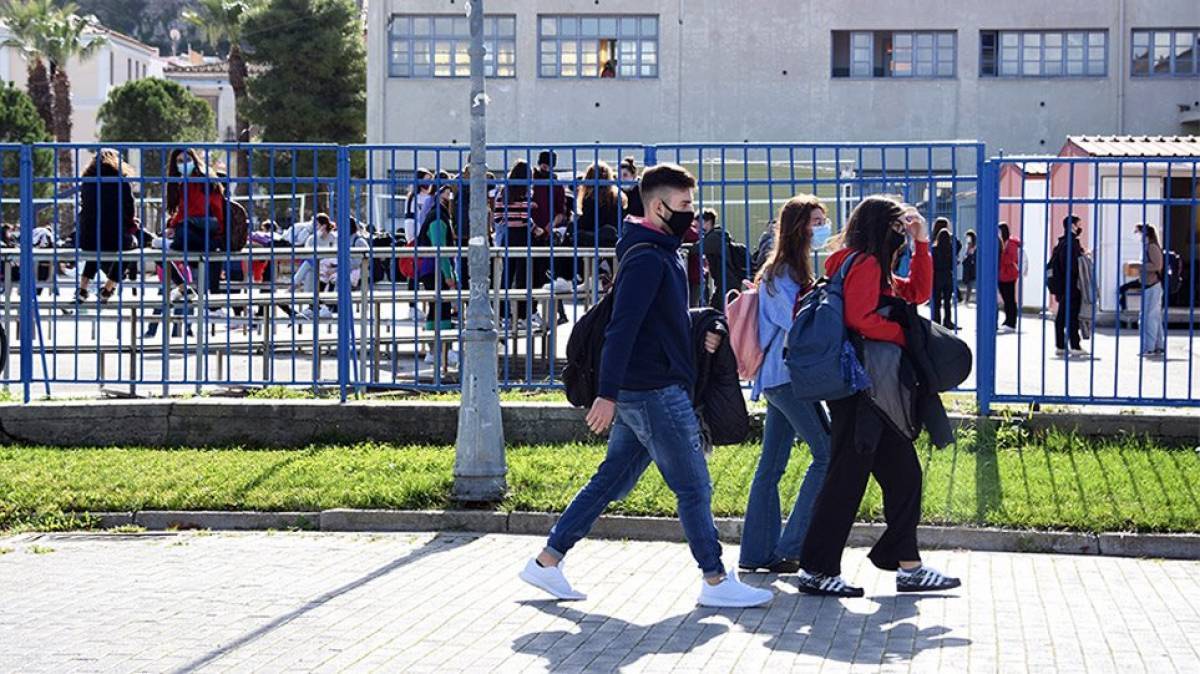Κορυφαίοι υπουργοί... ξορκίζουν lockdown και κλείσιμο σχολείων