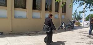 Φυλάκιση σε ιερέα που προέτρεπε μαθητές να μην φορούν μάσκα
