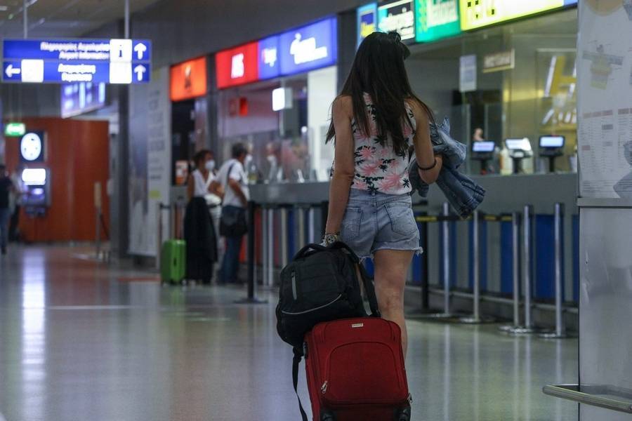 Η βόλτα της Σουηδέζας τουρίστριας στην Αθήνα δείχνει πολλά για το ρίσκο του τουρισμού