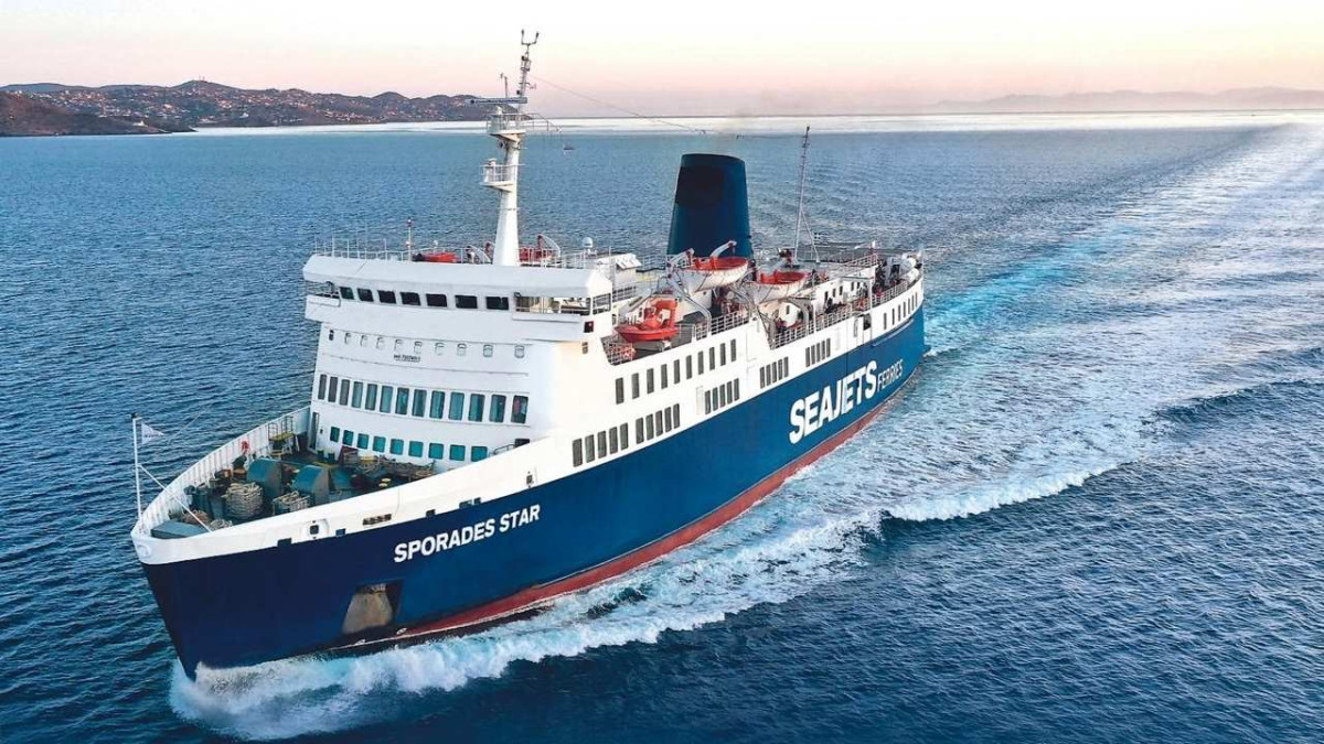 Προσέκρουσε στο λιμάνι της Σύρου το «Sporades Star»-Ρήγμα 4 μέτρων