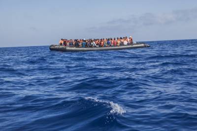 Τυνησία: Ανατράπηκε σκάφος που μετέφερε πάνω από 70 μετανάστες