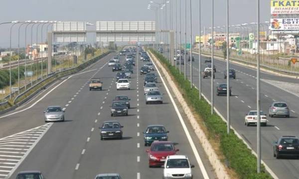 Μετ' εμποδίων η κίνηση στην Εθνική Οδό Αθηνών - Λαμίας