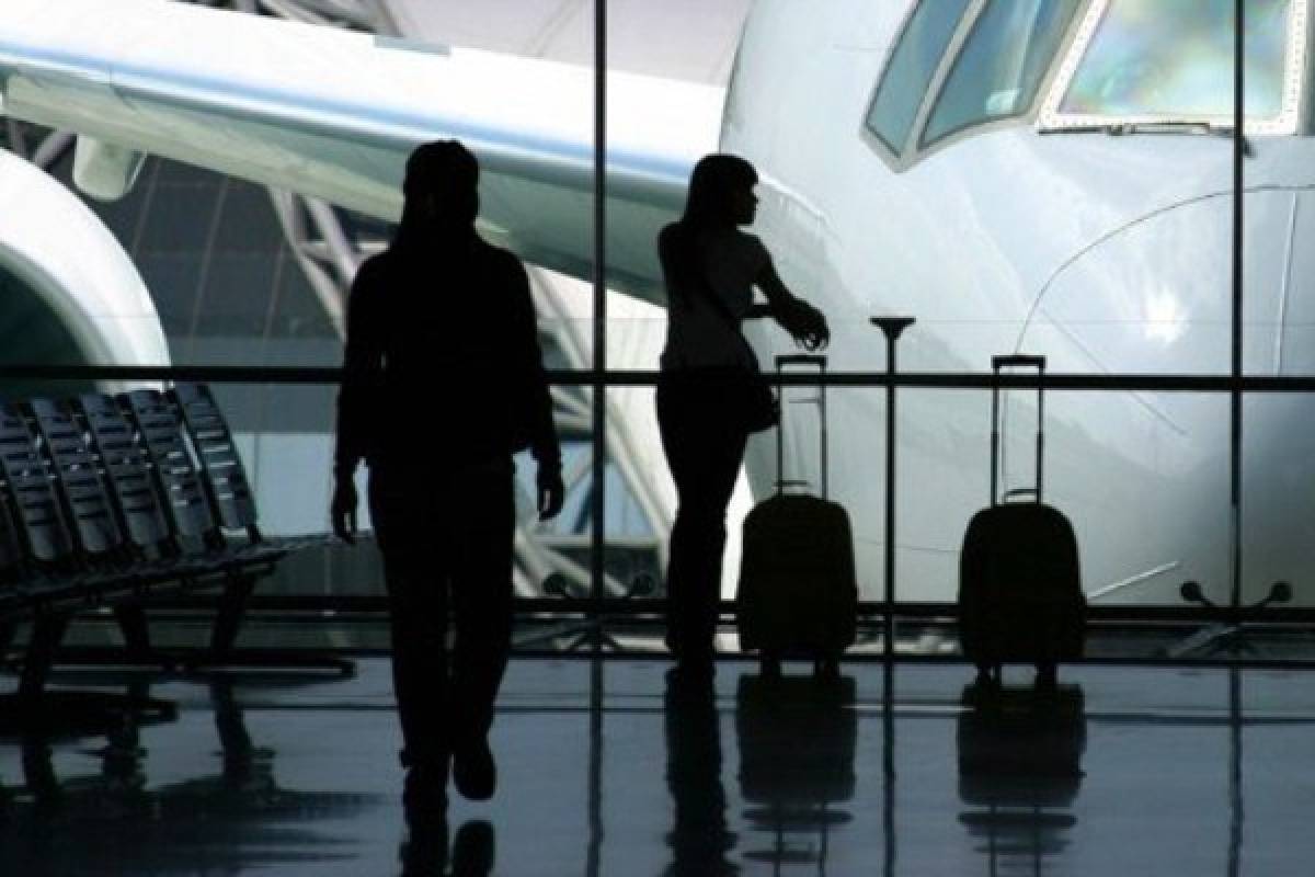 Σταθερά πάνω από τους 100.000 οι Έλληνες μετανάστες (πίνακες)