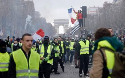 Απαγορεύθηκαν τα Κίτρινα Γιλέκα στο κέντρο του Παρισιού