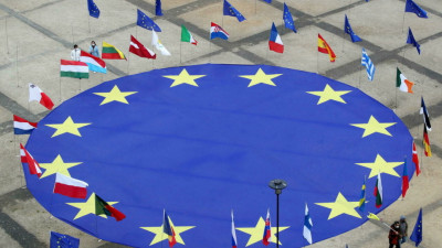 Συρρικνώθηκε για δεύτερο μήνα η επιχειρηματική δραστηριότητα στην Ευρωζώνη