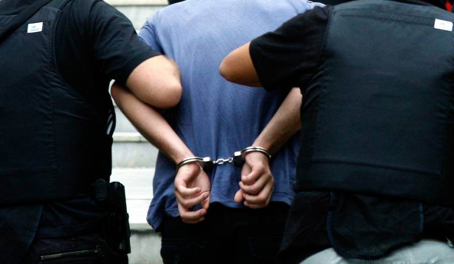 Ζάκυνθος: Σύλληψη 32 αλλοδαπών για πλαστά ταξιδιωτικά έγγραφα