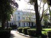 Ξεκίνησε η σύσκεψη των πολιτικών αρχηγών υπό τον Κ. Παπούλια