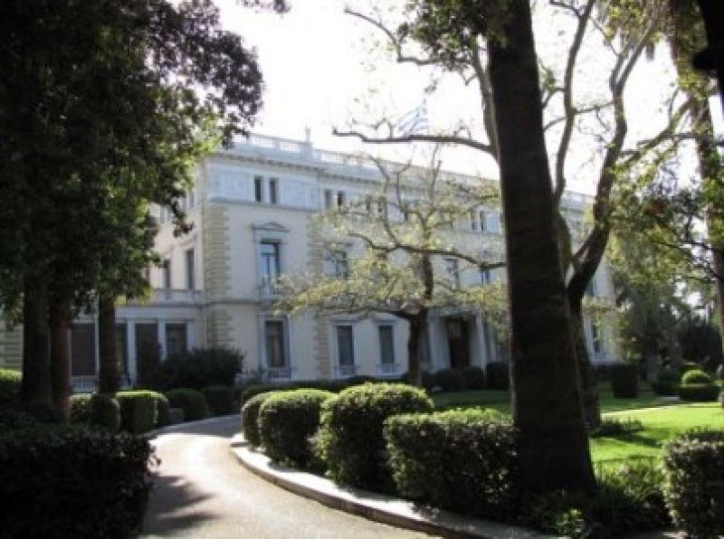 Ξεκίνησε η σύσκεψη των πολιτικών αρχηγών υπό τον Κ. Παπούλια