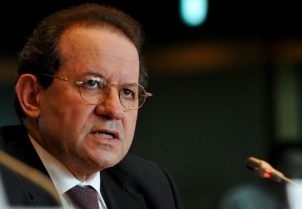 Κονστάνσιο: Ίσως οι επενδυτές χάνουν την εμπιστοσύνη στην ΕΚΤ