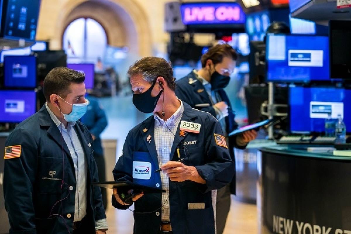 Wall Street: Ρευστοποιήσεις στο ξεκίνημα λόγω κλεισίματος του μήνα