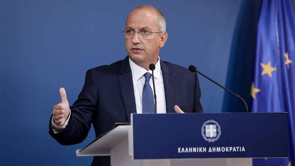 Οικονόμου: Καλύτερα εμβολιασμένοι στο γιορτινό τραπέζι