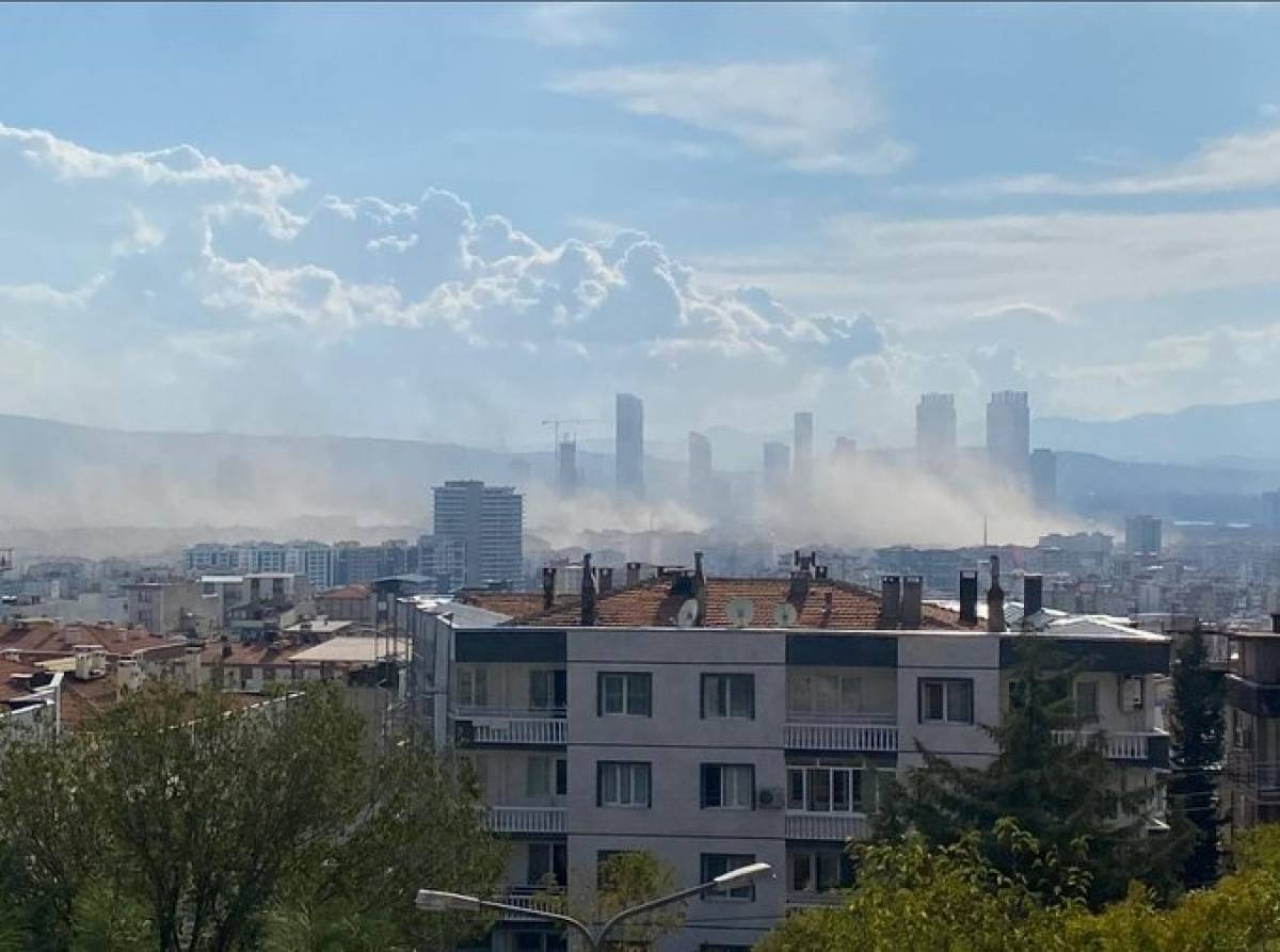 Σεισμός: Σοκάρουν τα βίντεο από τη Σμύρνη-Κατάρρευση κτιριών και τσουνάμι