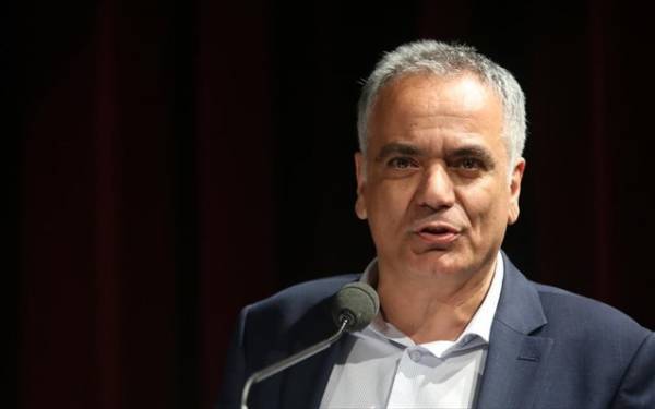 Αιχμές Σκουρλέτη για δημοσιεύματα