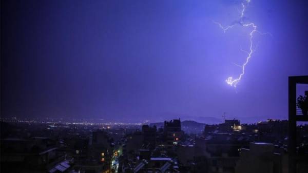 Προβλήματα στην ηλεκτροδότηση από την καταρρακτώδη βροχή στη Μαγνησία