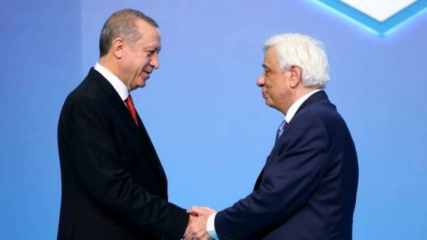 «Περαστικά» του Ερντογάν στον Παυλόπουλο