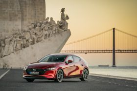 To νέο Mazda3 με τον αποδοτικό κινητήρα 1.5 λίτρων