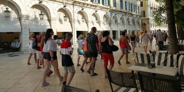 Κέρκυρα: Βαριά πρόστιμα σε καφετέρια και κέντρο διασκέδασης