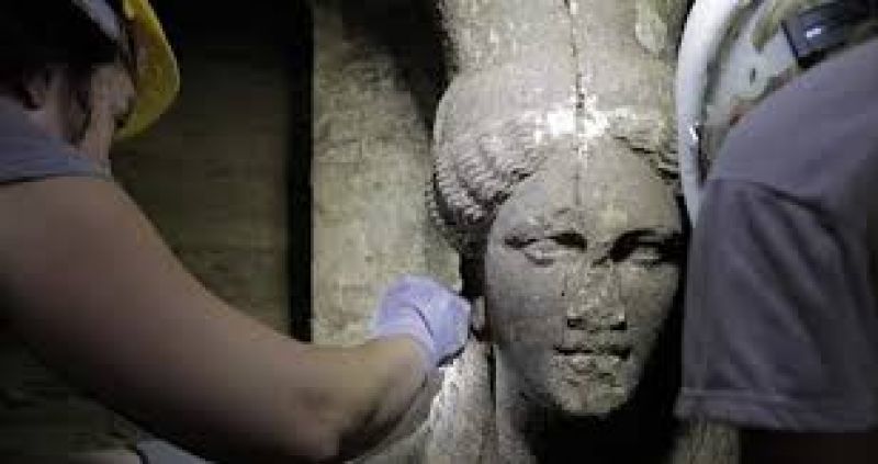 Στο "σφυρί" οι Καρυάτιδες της Αμφίπολης- Πωλούν το kariatides.gr στο eBay!