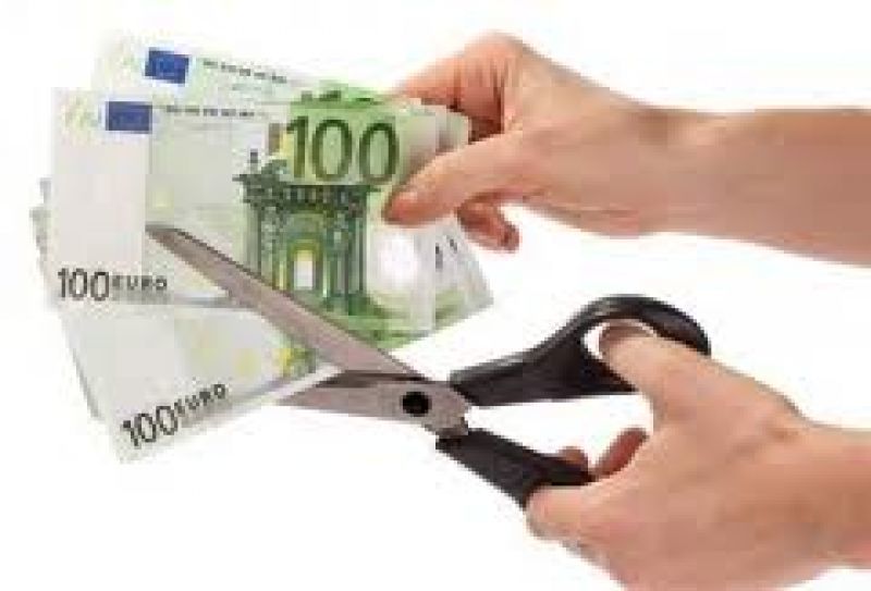 ΚΕΠΕ: Προβλέπει ύφεση 6,7% για το 2012