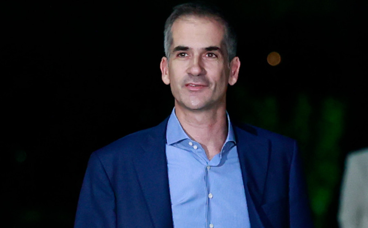 Πυρά Μπακογιάννη κατά Δούκα: «Χρυσοί» κάδοι για σκύλους εν μέσω σφράγισης κοινωνικών δομών