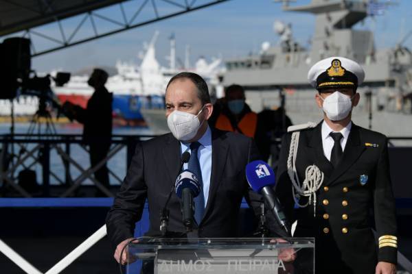 Πλακιωτάκης: Στον Πειραιά για την τελετή αγιασμού των υδάτων