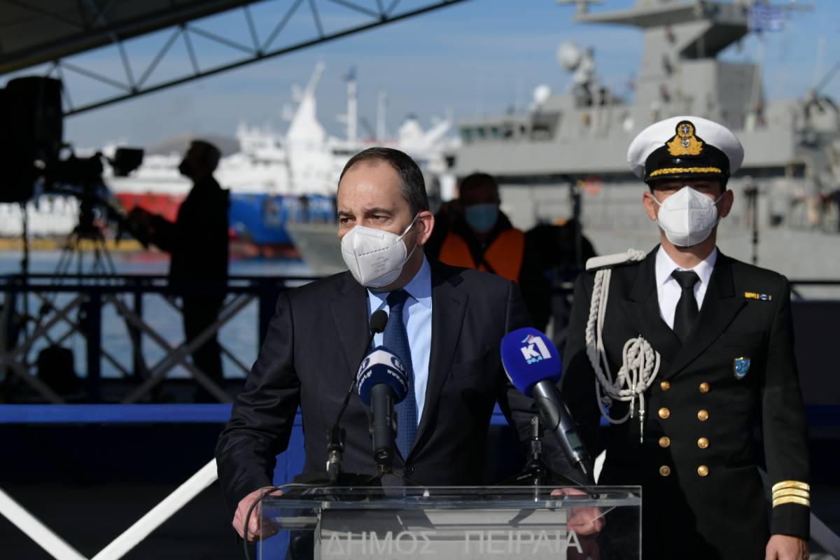 Πλακιωτάκης: Στον Πειραιά για την τελετή αγιασμού των υδάτων