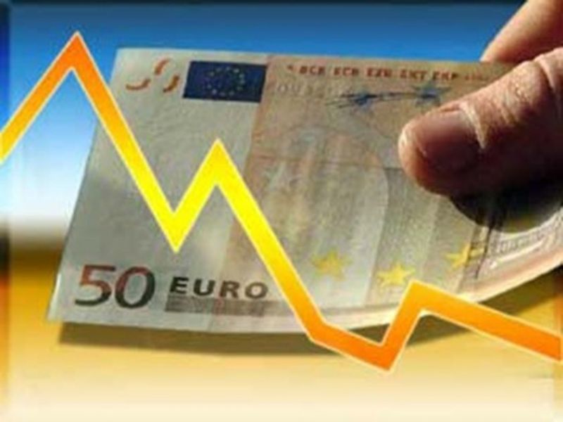 Συρρίκνωση κατά 2,5% του ΑΕΠ το δ' τρίμηνο - Στο 10,2% η ανεργία το Δεκέμβριο