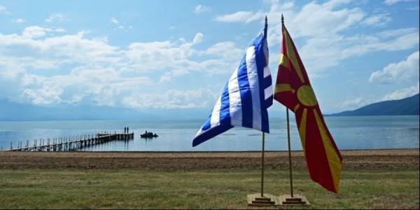 Αθήνα: Διάβημα στα Σκόπια για την πινακίδα «Δημοκρατία της Μακεδονίας»