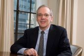 Dudley(Fed): Νωρίς για να μιλήσουμε για αρνητικά επιτόκια